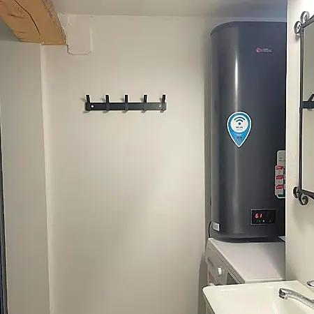Апарт-отель Renthouse Old Town 3 Bedroom Пайде